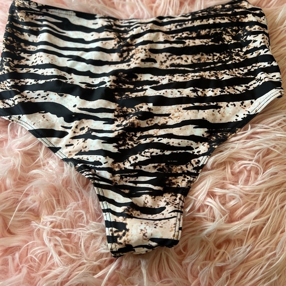 2 piece snake print bikini - Picture 4 of 5